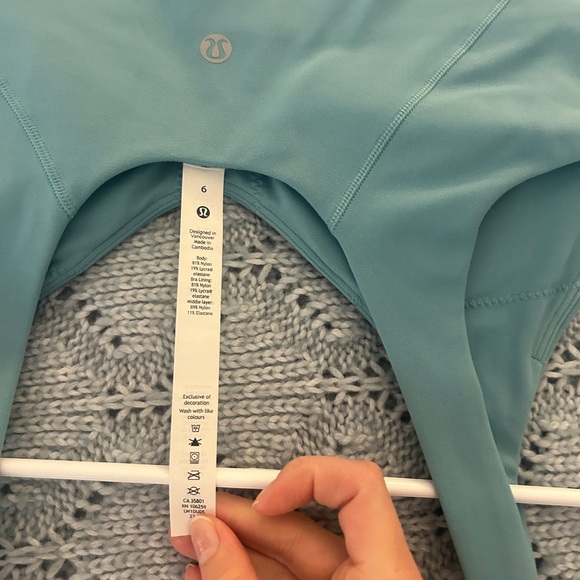 Lululemon align tank. Size 6 - Picture 2 of 3